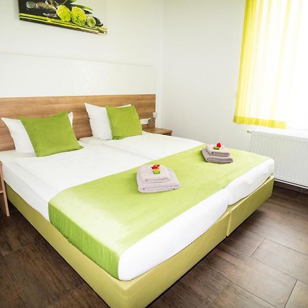 B&B Kukione Dettingen an der Erms Bagian luar foto