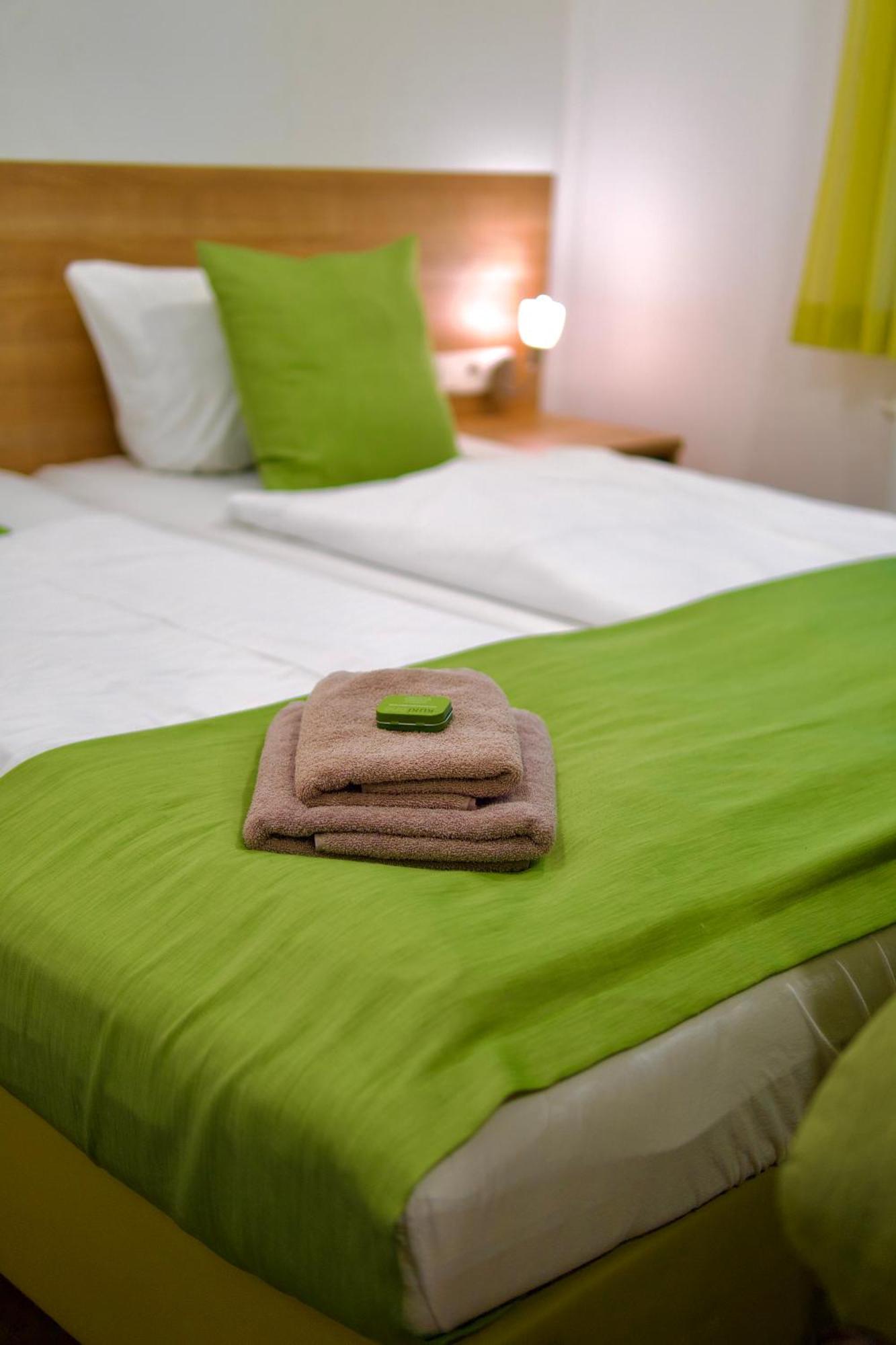 B&B Kukione Dettingen an der Erms Bagian luar foto