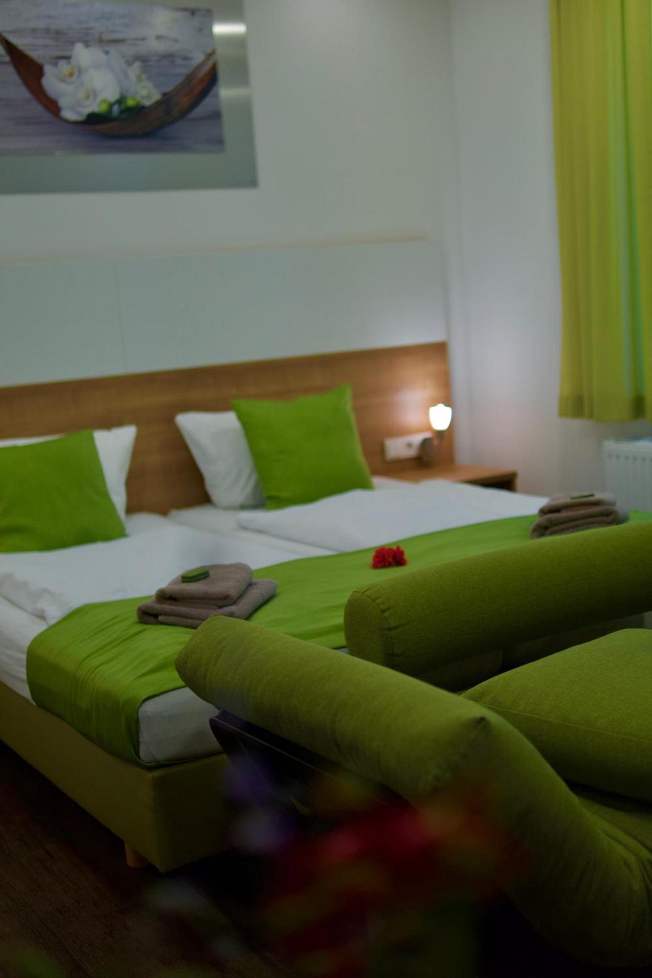 B&B Kukione Dettingen an der Erms Bagian luar foto