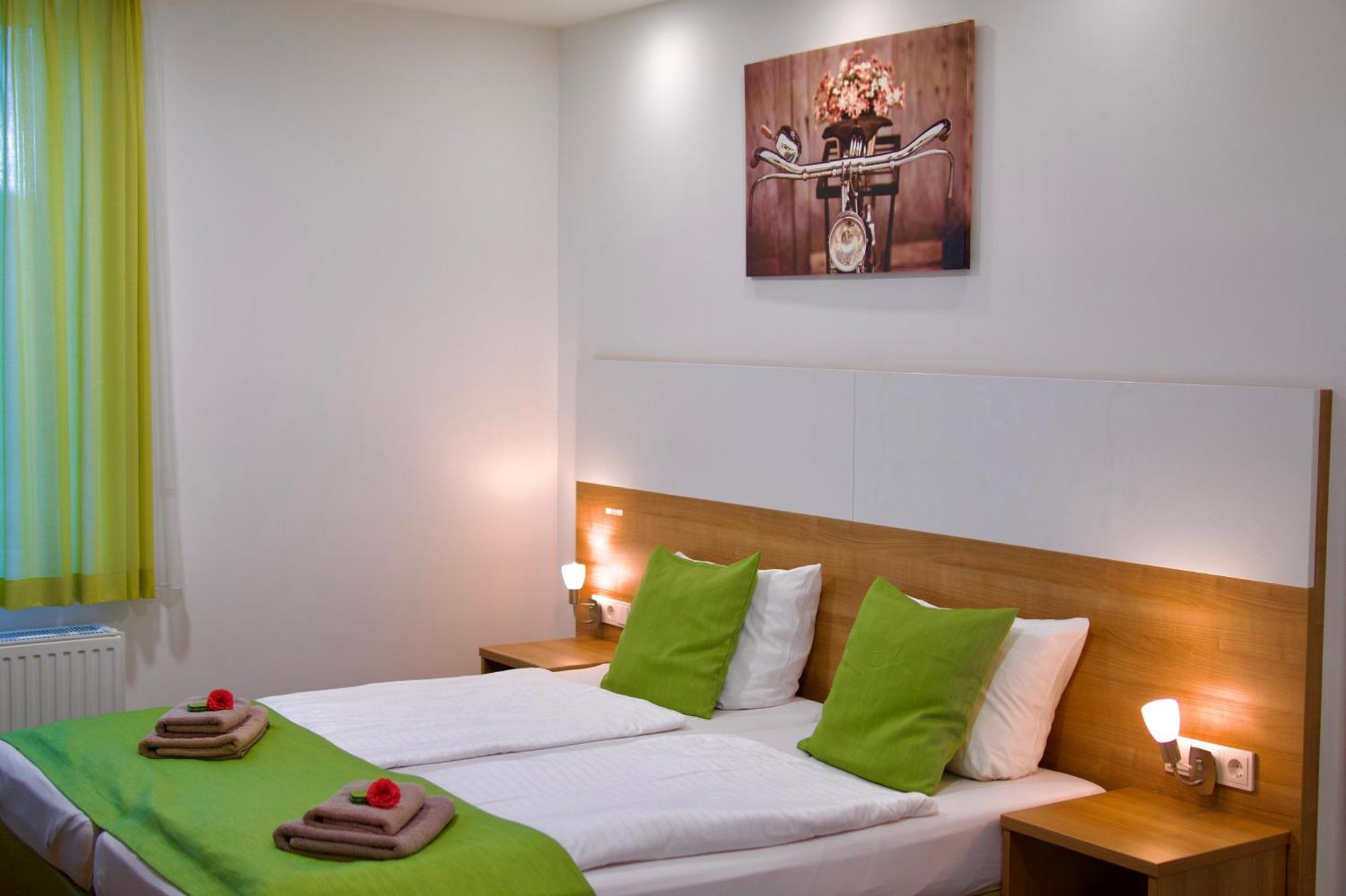 B&B Kukione Dettingen an der Erms Bagian luar foto