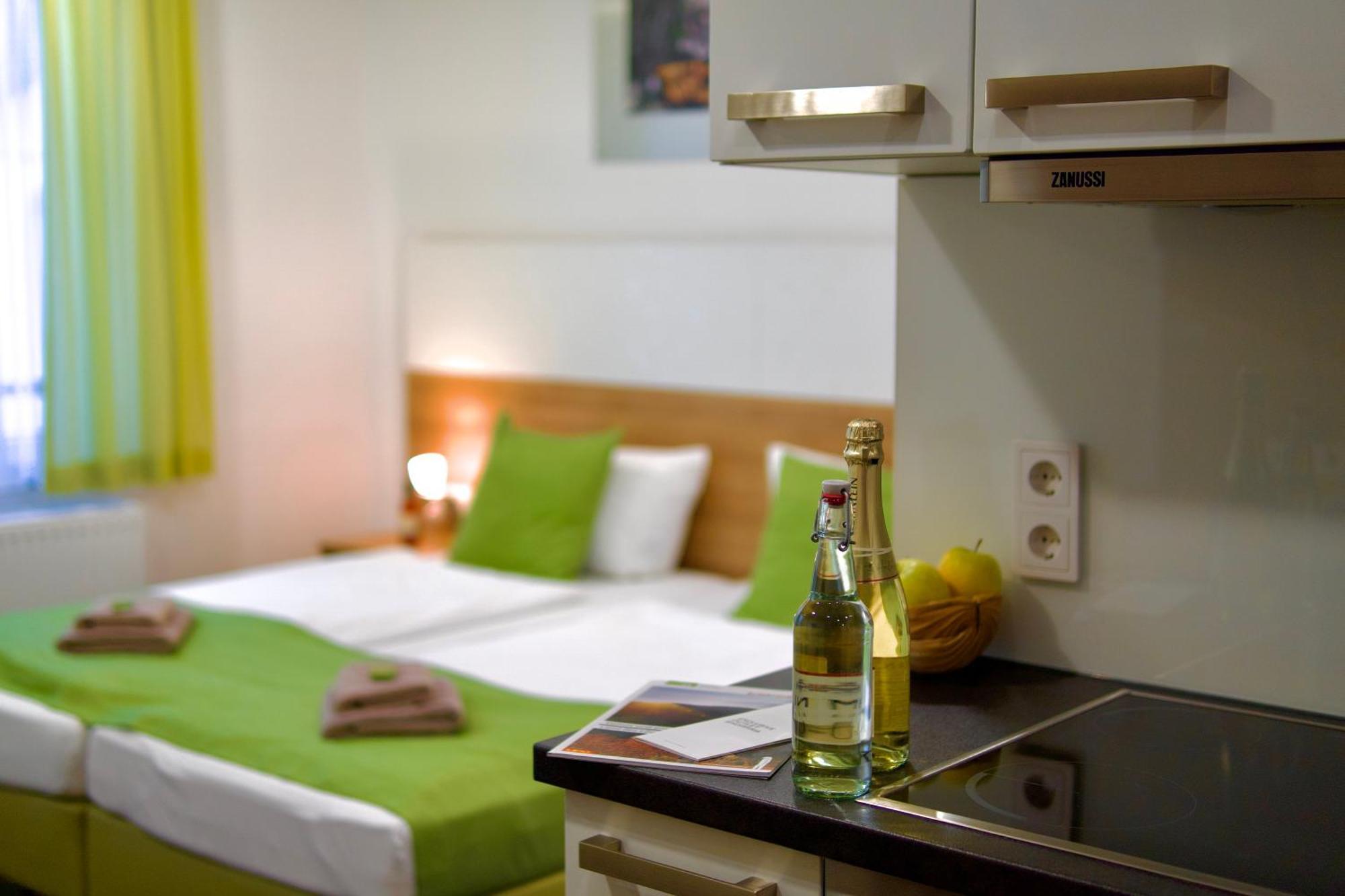 B&B Kukione Dettingen an der Erms Bagian luar foto