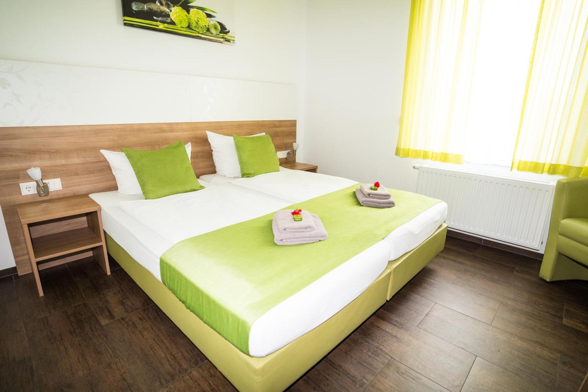 B&B Kukione Dettingen an der Erms Bagian luar foto