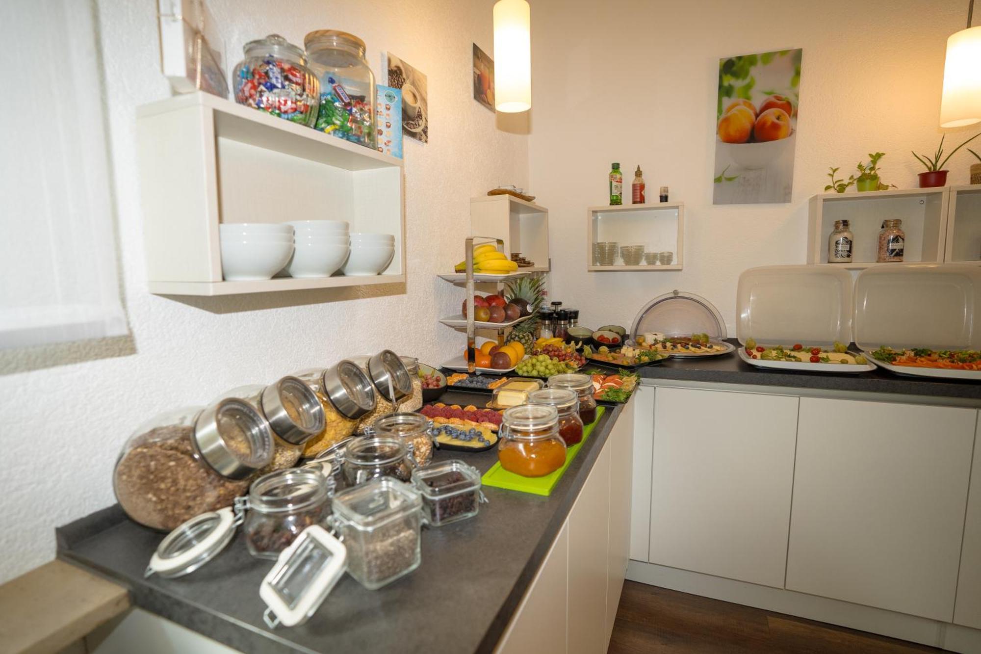 B&B Kukione Dettingen an der Erms Bagian luar foto