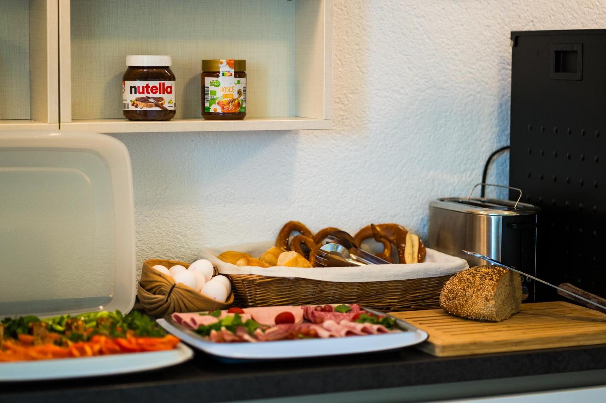 B&B Kukione Dettingen an der Erms Bagian luar foto